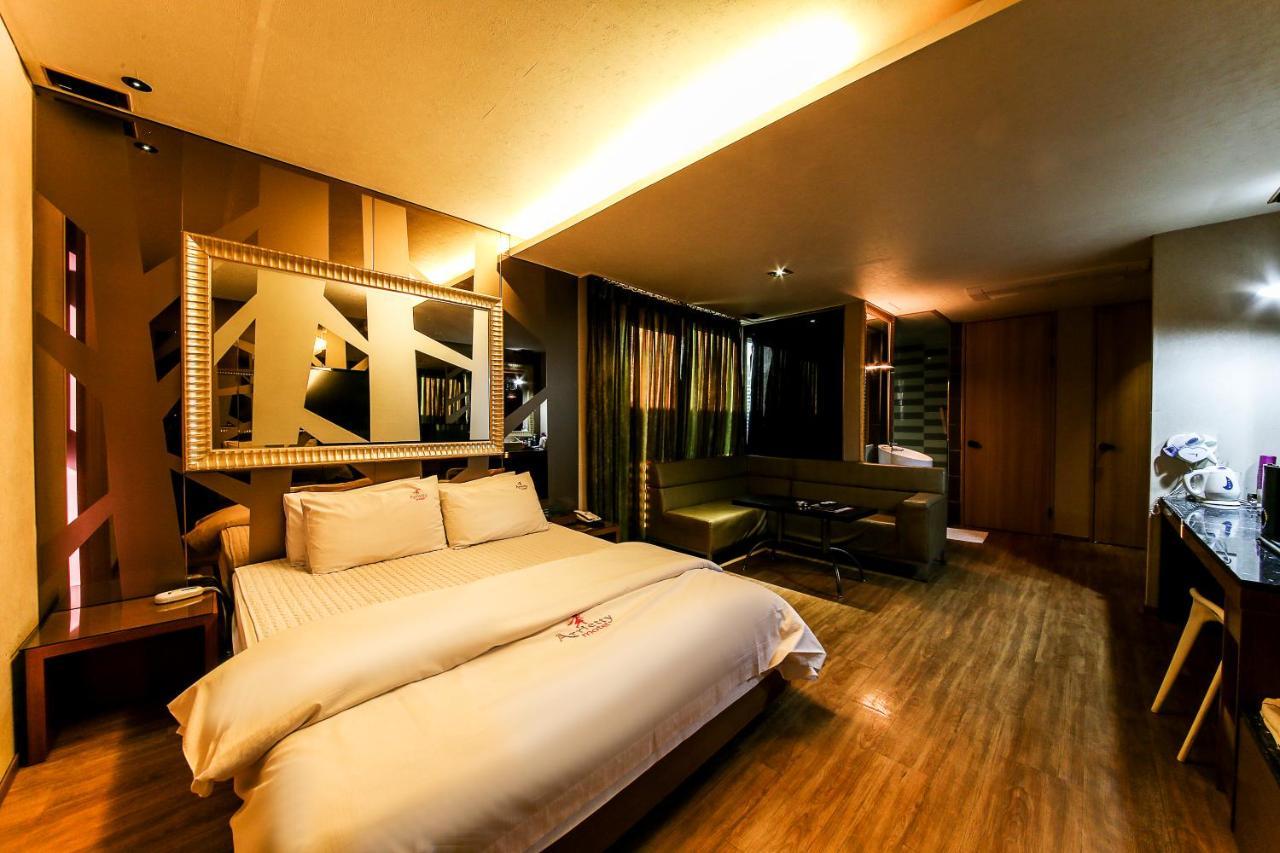 Gyeongju Arrietty Motel Экстерьер фото