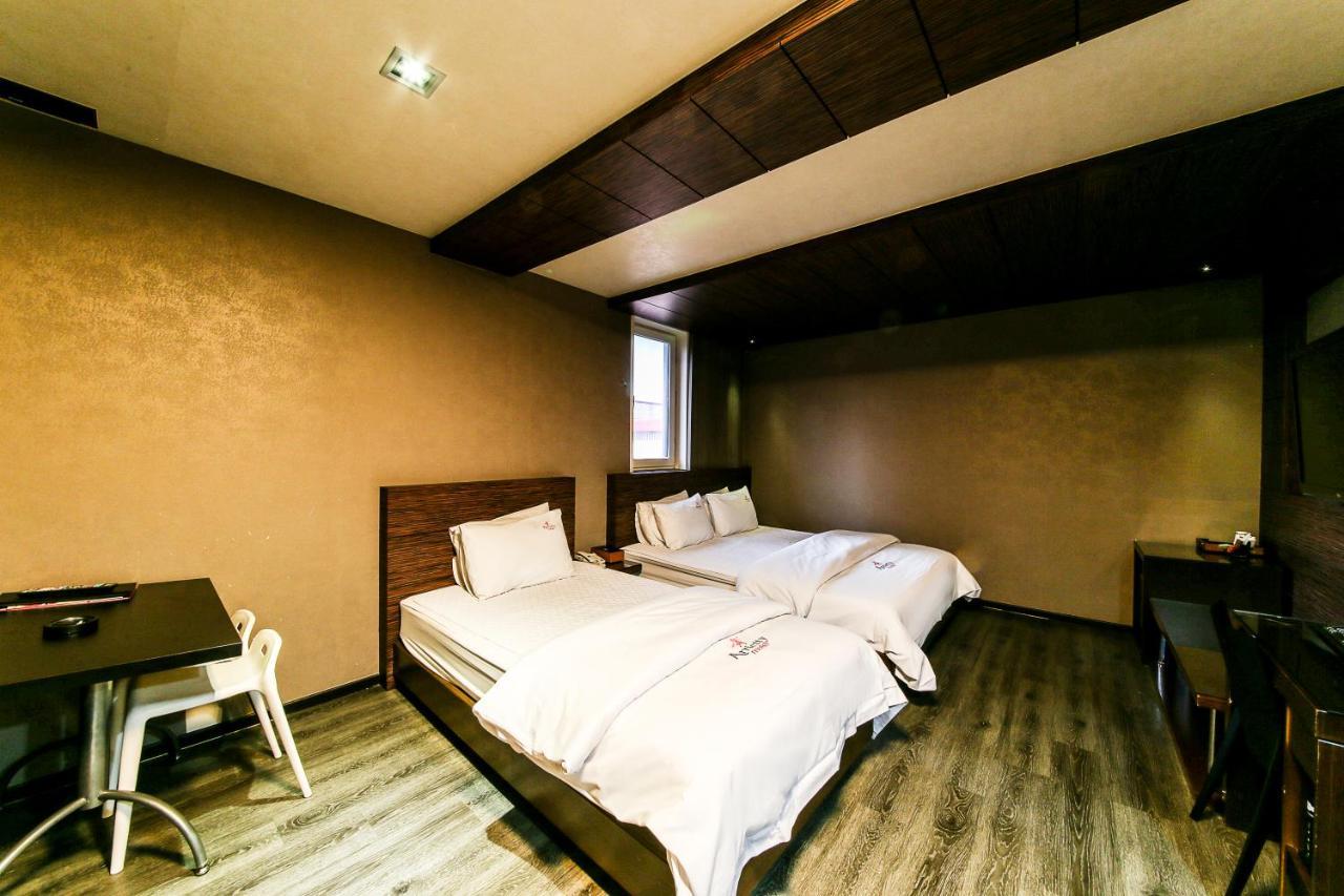 Gyeongju Arrietty Motel Экстерьер фото