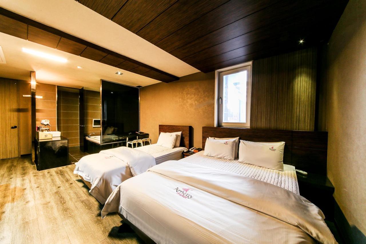 Gyeongju Arrietty Motel Экстерьер фото