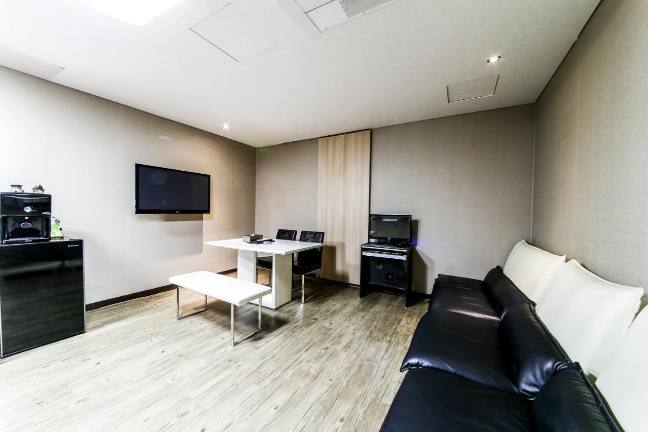 Gyeongju Arrietty Motel Экстерьер фото