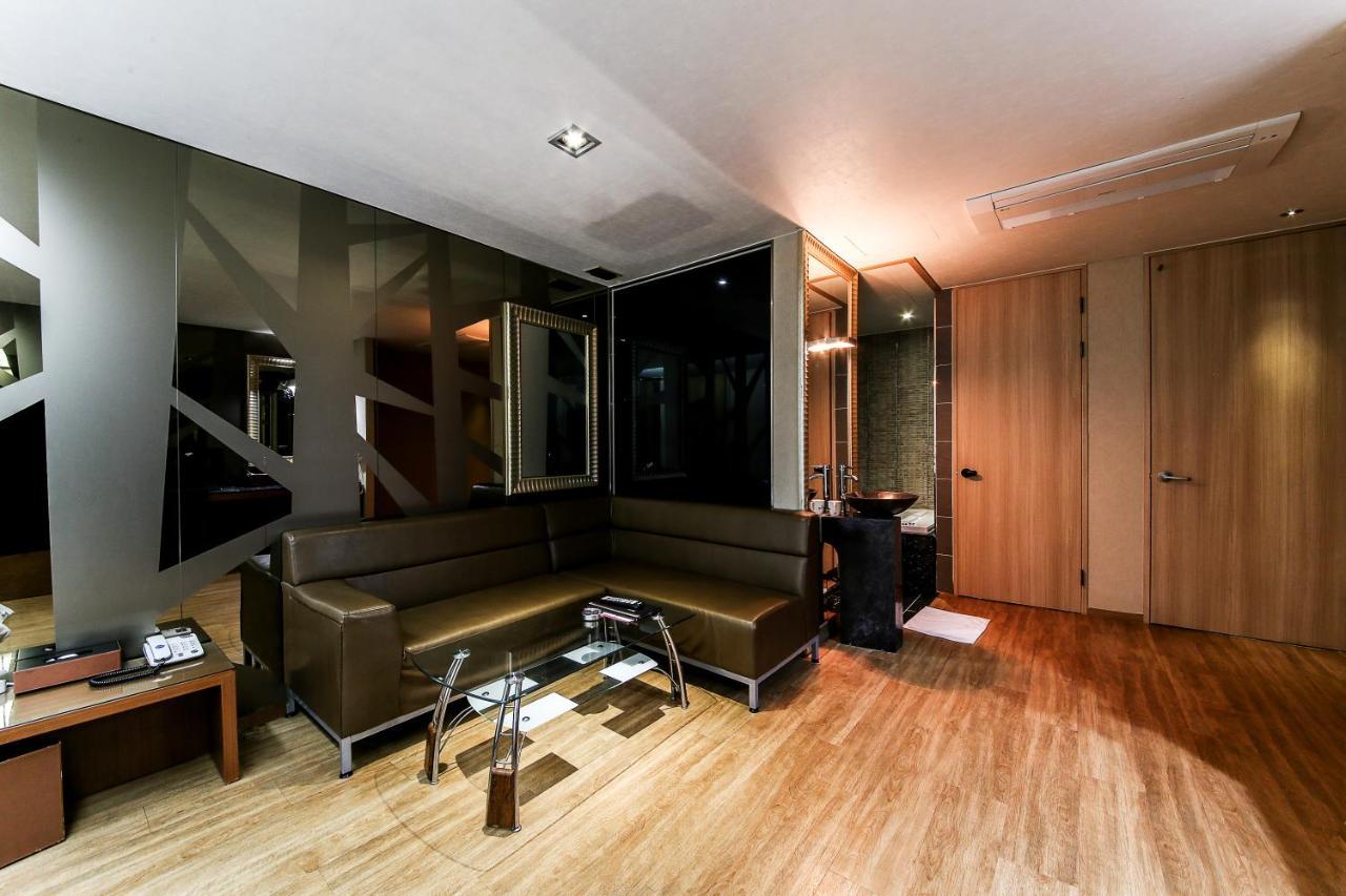 Gyeongju Arrietty Motel Экстерьер фото